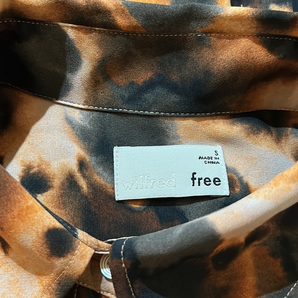 Wilfred Free Aritzia Button Down. Small. Like new - Picture 7 of 12